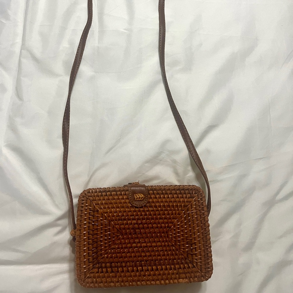 Elegant Tan Woven Crossbody Bag